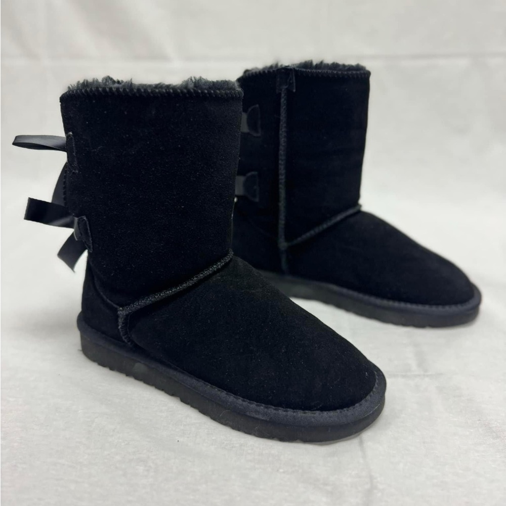 Authentic Black Bow Tie Uggs - Picture 1 of 4